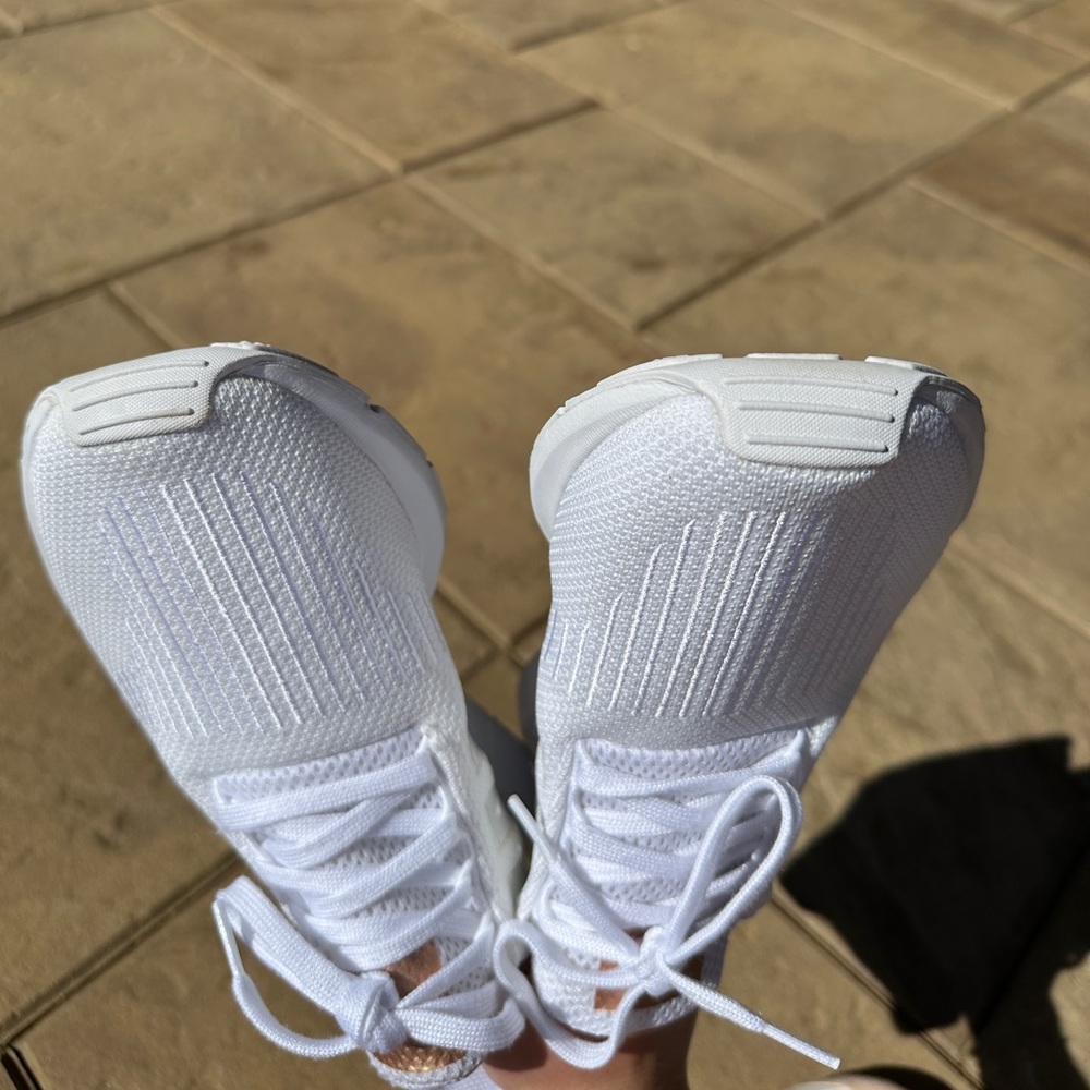 Adidas Swift Run - image 7